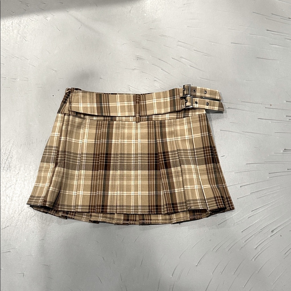 STR teen skirt
